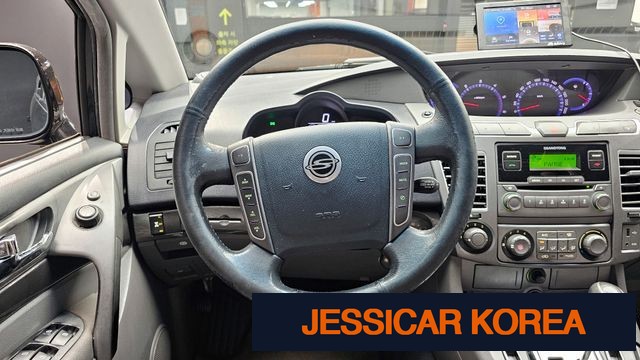 2014 KG Mobility Korando Turismo - Thumbnail 4