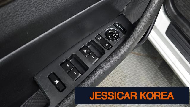2015 Hyundai LF Sonata - Thumbnail 3