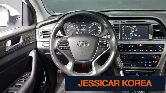 2015 Hyundai LF Sonata - Thumbnail 14