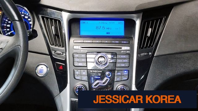 2010 Hyundai YF Sonata - Thumbnail 5