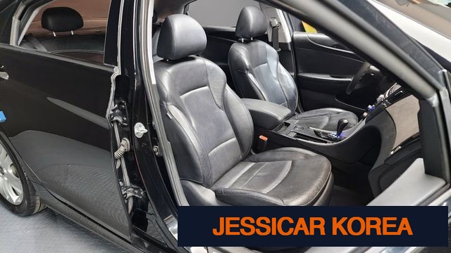 2010 Hyundai YF Sonata - Thumbnail 6