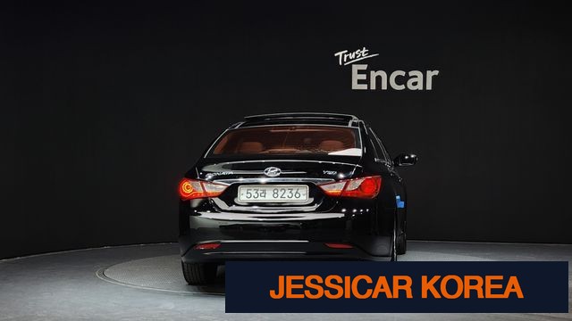 2010 Hyundai YF Sonata - Thumbnail 8