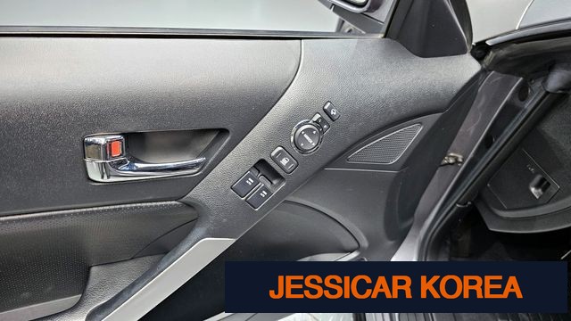 2009 Hyundai Genesis Coupe - Thumbnail 10