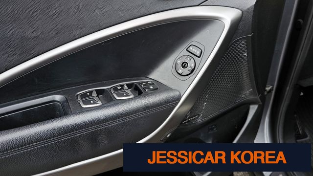 2013 Hyundai Santa Fe DM - Thumbnail 2