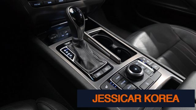 2016 Hyundai Genesis DH - Thumbnail 5