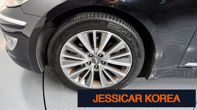 2013 Hyundai Genesis - Thumbnail 10