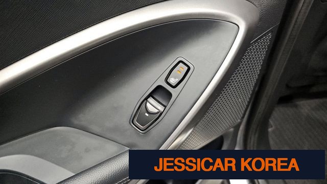 2015 Hyundai Santa Fe DM - Thumbnail 2