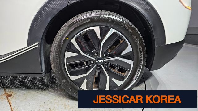 2022 Kia EV6 - Thumbnail 5