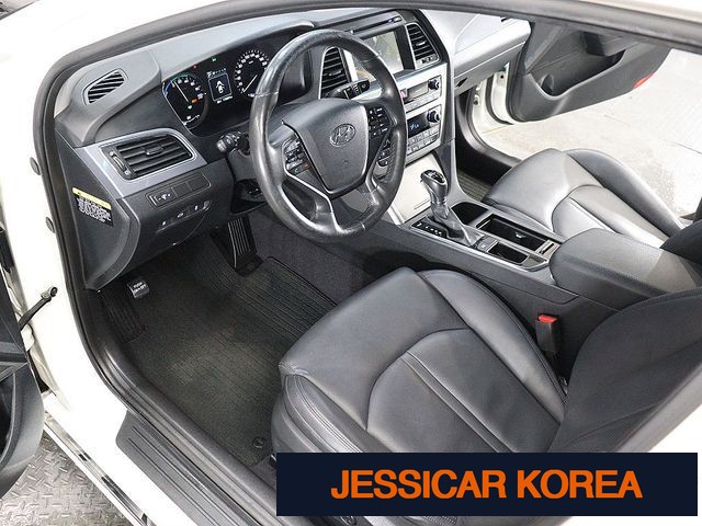 2016 Hyundai LF Sonata Hybrid - Thumbnail 9