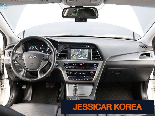 2016 Hyundai LF Sonata Hybrid - Thumbnail 14