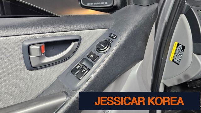 2016 Hyundai Grand Starex - Thumbnail 4