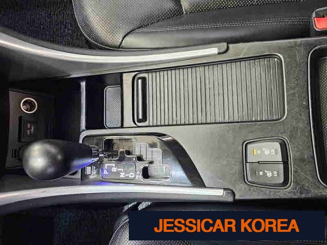 2010 Hyundai YF Sonata - Thumbnail 3