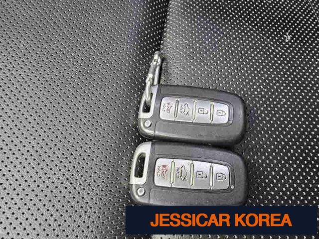 2010 Hyundai YF Sonata - Thumbnail 6