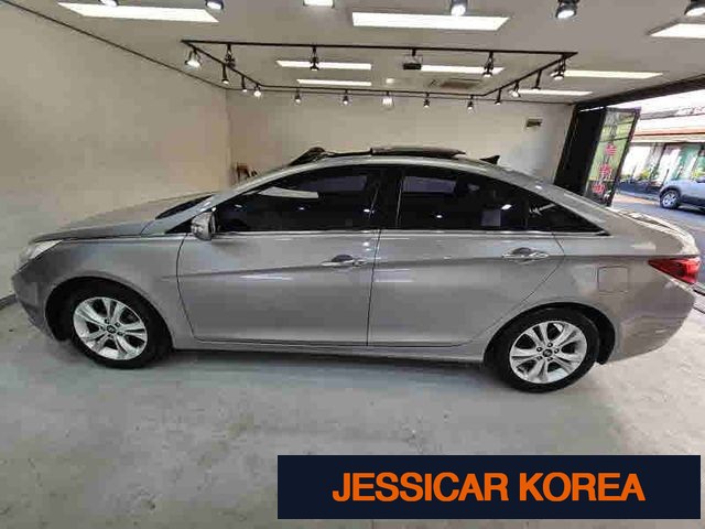 2010 Hyundai YF Sonata - Thumbnail 7