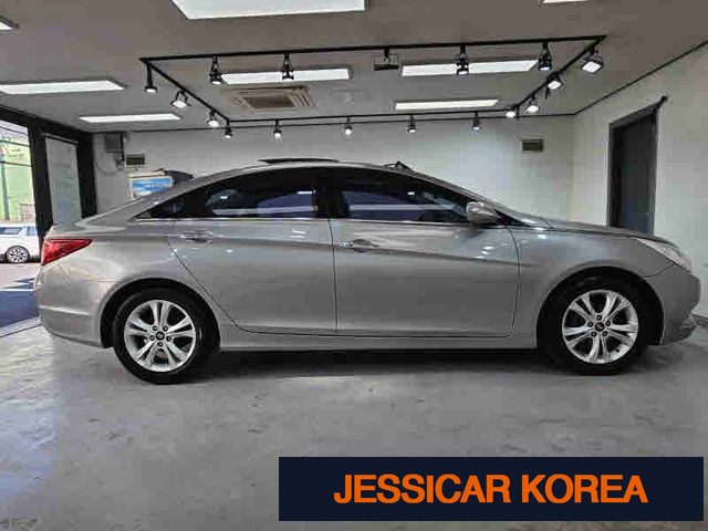 2010 Hyundai YF Sonata - Thumbnail 12