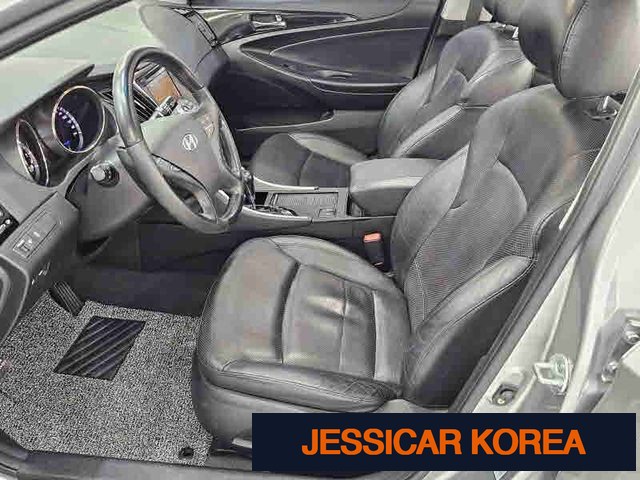 2010 Hyundai YF Sonata - Thumbnail 16