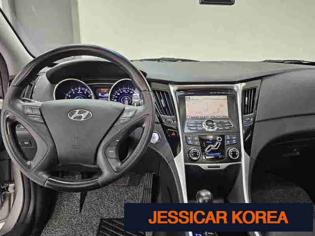 2010 Hyundai YF Sonata - Thumbnail 19