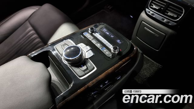 2019 Genesis G90 - Thumbnail 17