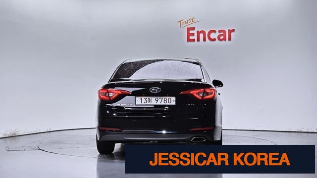 2015 Hyundai LF Sonata - Thumbnail 16