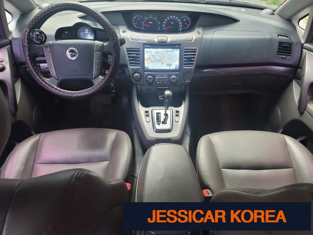 2015 KG Mobility Korando Turismo - Thumbnail 2