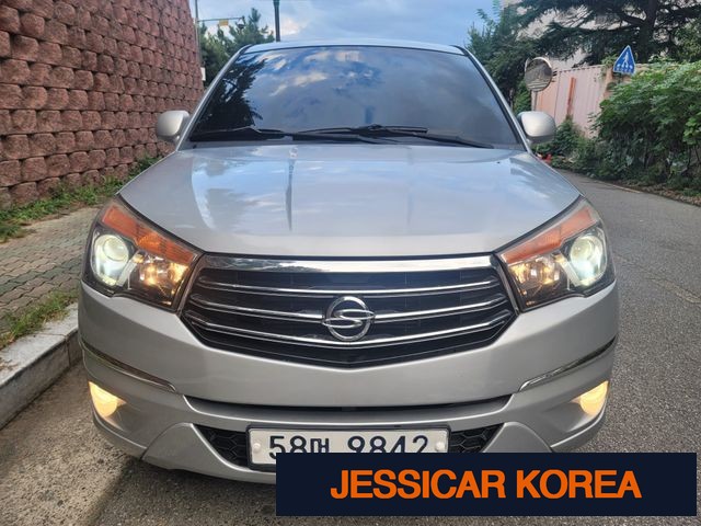 2015 KG Mobility Korando Turismo - Thumbnail 6