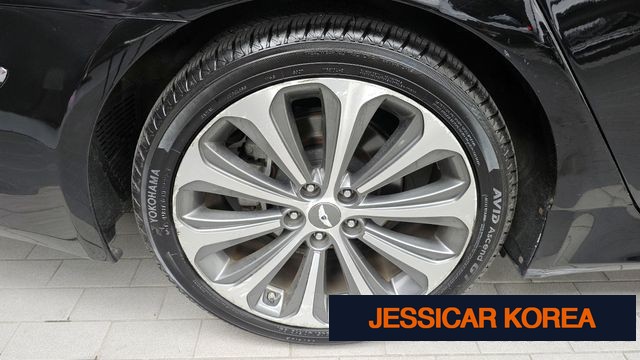 2013 Hyundai Genesis - Thumbnail 9