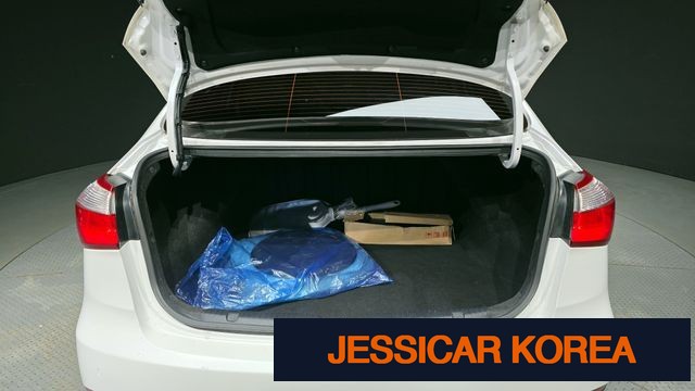 2014 Kia K3 - Thumbnail 19