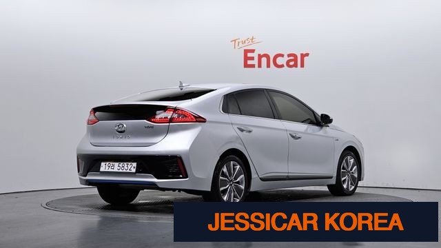2019 Hyundai Ioniq Hybrid - Thumbnail 12
