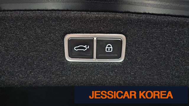 2022 Genesis G90 (RS4) - Thumbnail 2