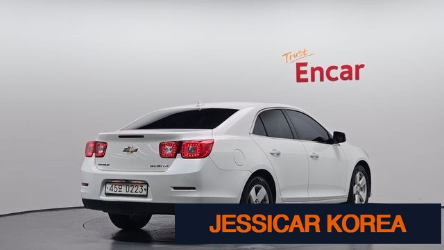 2016 Chevrolet Malibu - Thumbnail 8