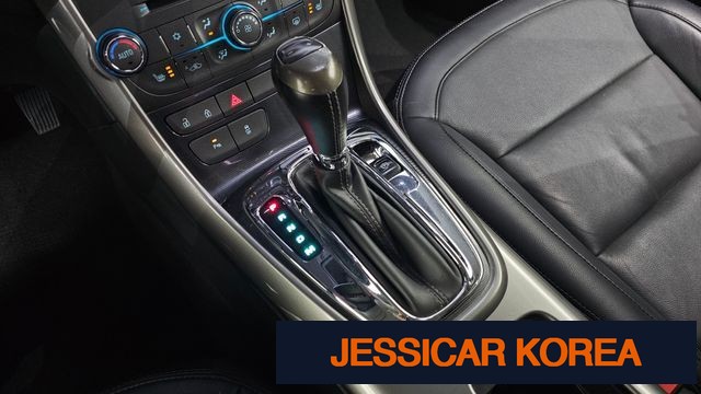 2016 Chevrolet Malibu - Thumbnail 12
