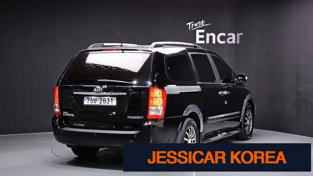 2013 Kia Carnival R - Thumbnail 3