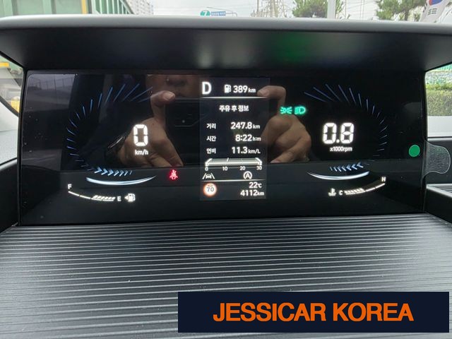2025 Hyundai Staria - Thumbnail 3