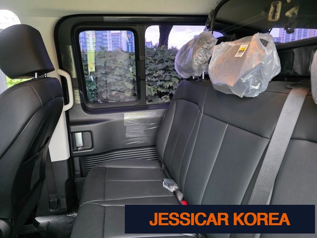 2025 Hyundai Staria - Thumbnail 8