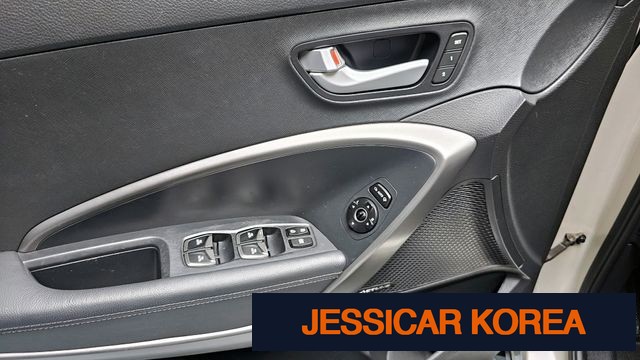 2015 Hyundai Santa Fe DM - Thumbnail 2