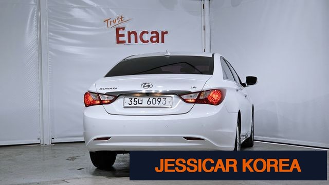 2012 Hyundai YF Sonata - Thumbnail 2