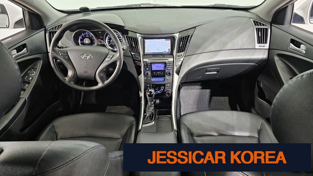 2012 Hyundai YF Sonata - Thumbnail 4