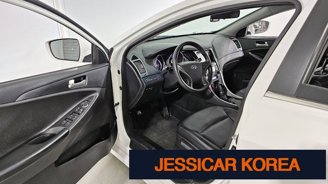 2012 Hyundai YF Sonata - Thumbnail 19