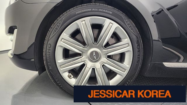 2016 Genesis EQ900 - Thumbnail 18