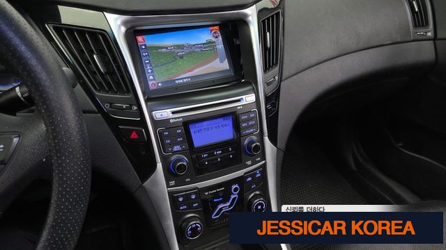 2010 Hyundai YF Sonata - Thumbnail 5