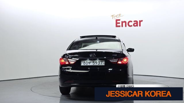 2010 Hyundai YF Sonata - Thumbnail 8