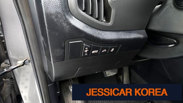 2011 Kia Sportage R - Thumbnail 2