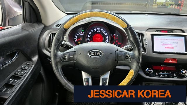 2011 Kia Sportage R - Thumbnail 11