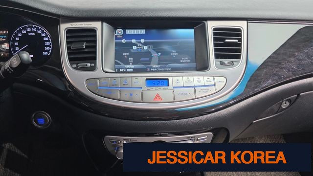 2013 Hyundai Genesis - Thumbnail 4