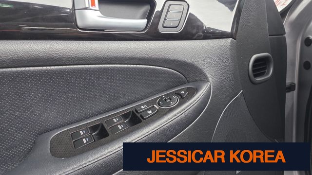 2013 Hyundai Genesis - Thumbnail 9