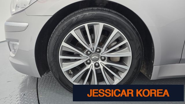 2013 Hyundai Genesis - Thumbnail 11
