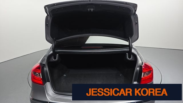 2013 Hyundai Genesis - Thumbnail 13