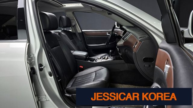 2012 Hyundai Genesis - Thumbnail 3