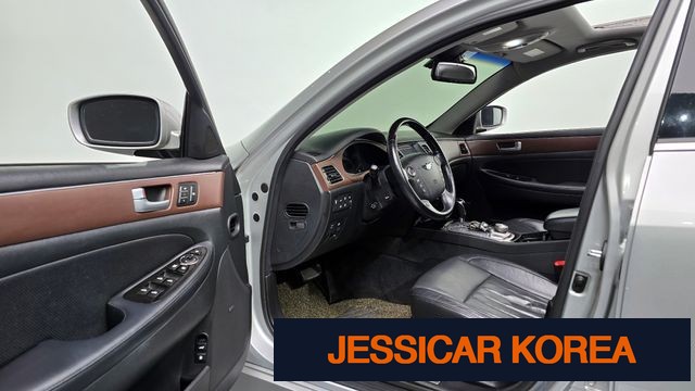 2012 Hyundai Genesis - Thumbnail 4
