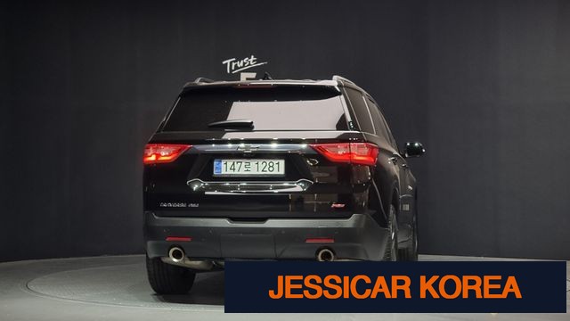 2021 Chevrolet Traverse - Thumbnail 2